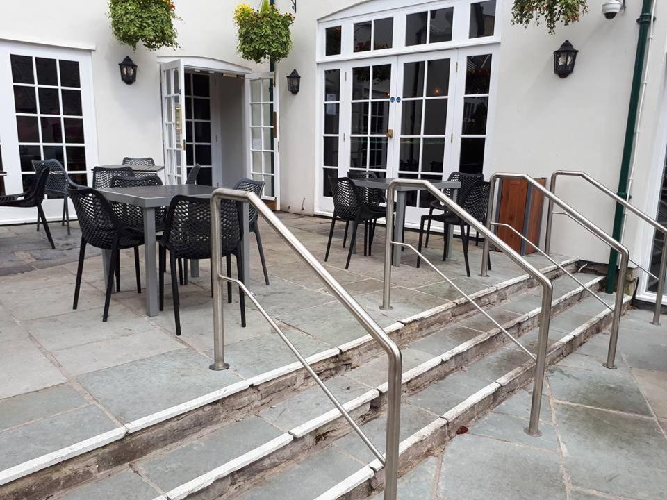 The George Hotel Wetherspoon Brecon Extérieur photo
