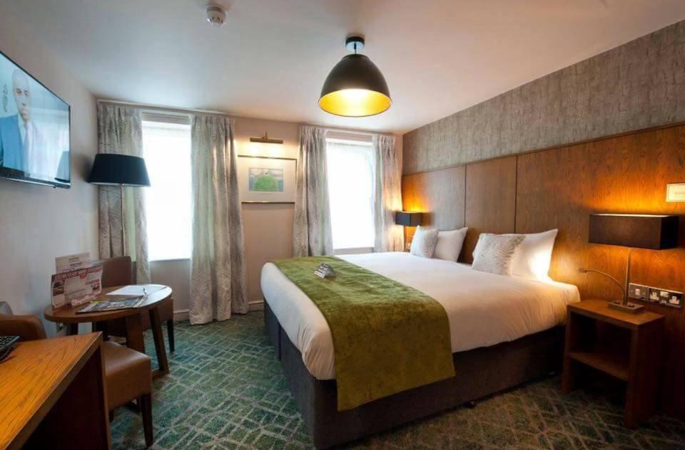 The George Hotel Wetherspoon Brecon Extérieur photo