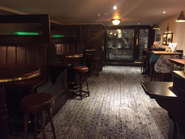 The George Hotel Wetherspoon Brecon Extérieur photo