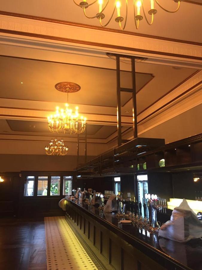 The George Hotel Wetherspoon Brecon Extérieur photo